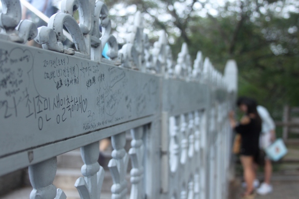 Young couples also write their names on the fences.